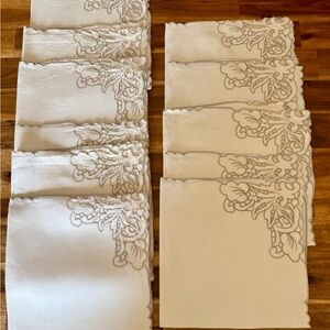 Elegant White Embroidered Napkins Set